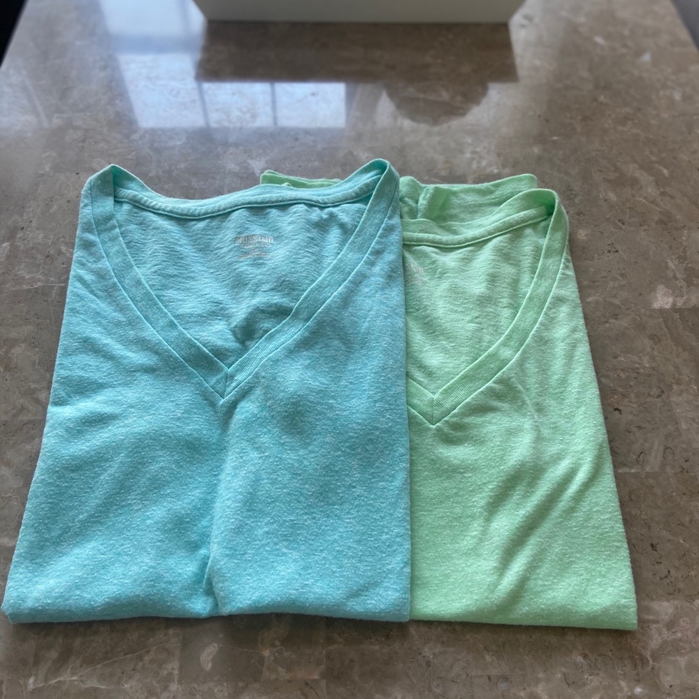 *SET OF 2 T-SHIRTS*